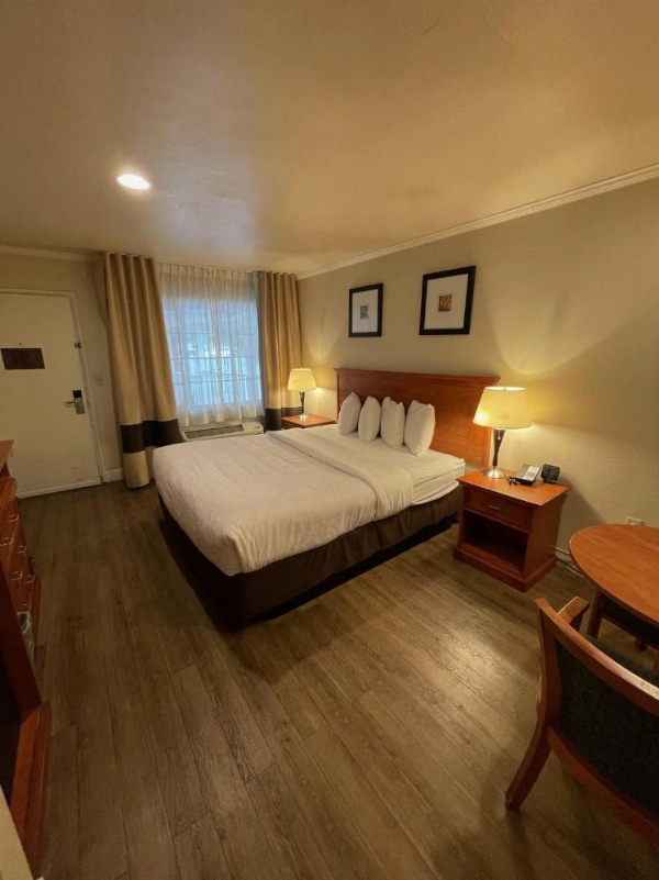 Blu Pacific Hotel image 46